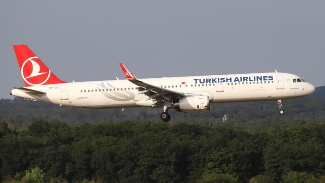 TC-JTJ:Airbus A321:Turkish Airlines